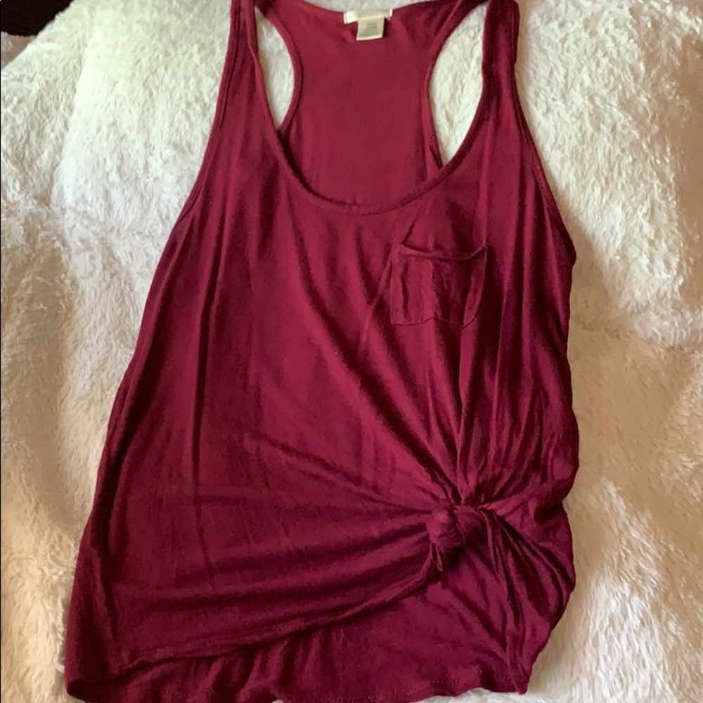 ⭐️3/$20⭐️ Maroon tank top with front knot